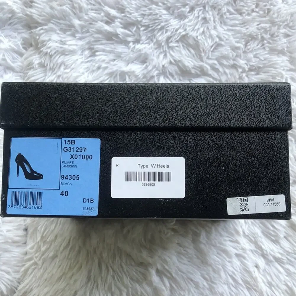 CHANEL title black